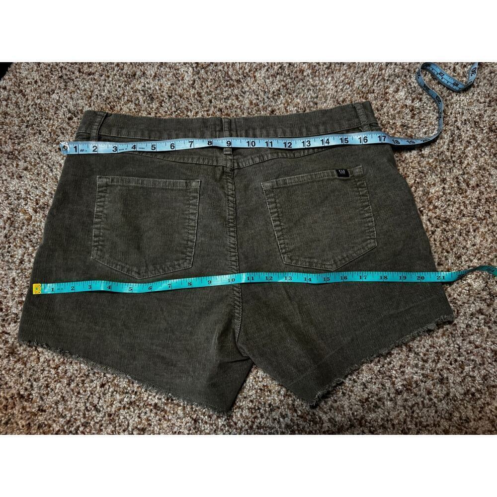 GAP Women's Corduroy shorts, size women's 8; Olive Green - Picture 5 of 6